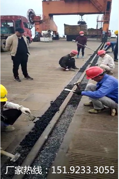 辽宁阜新码头钢轨两侧防腐填充冷沥青砂