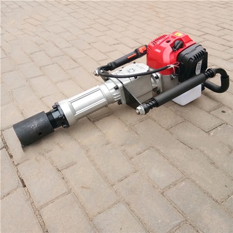二冲程内燃小型打桩机有强劲的动力系统,从而增加工作效率,适用于建筑